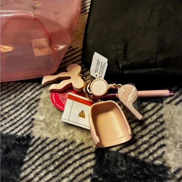 Bath & Body Works   PocketPac Key Ring Holder W / 2 Bags 
🆕 - Picture 8 of 14